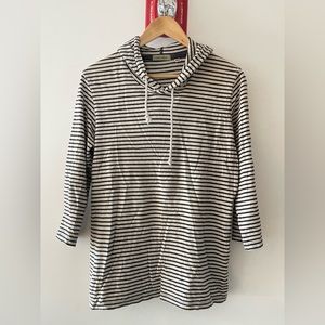 *SOLD* 3/$20 🪐 Uniqlo black and light beige medium sleeves striped shirt size S
